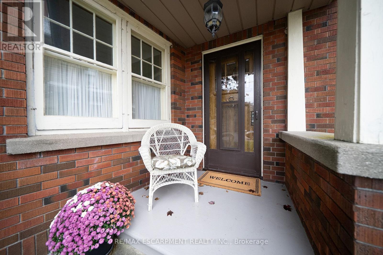 354 West Street W Property Photo 3