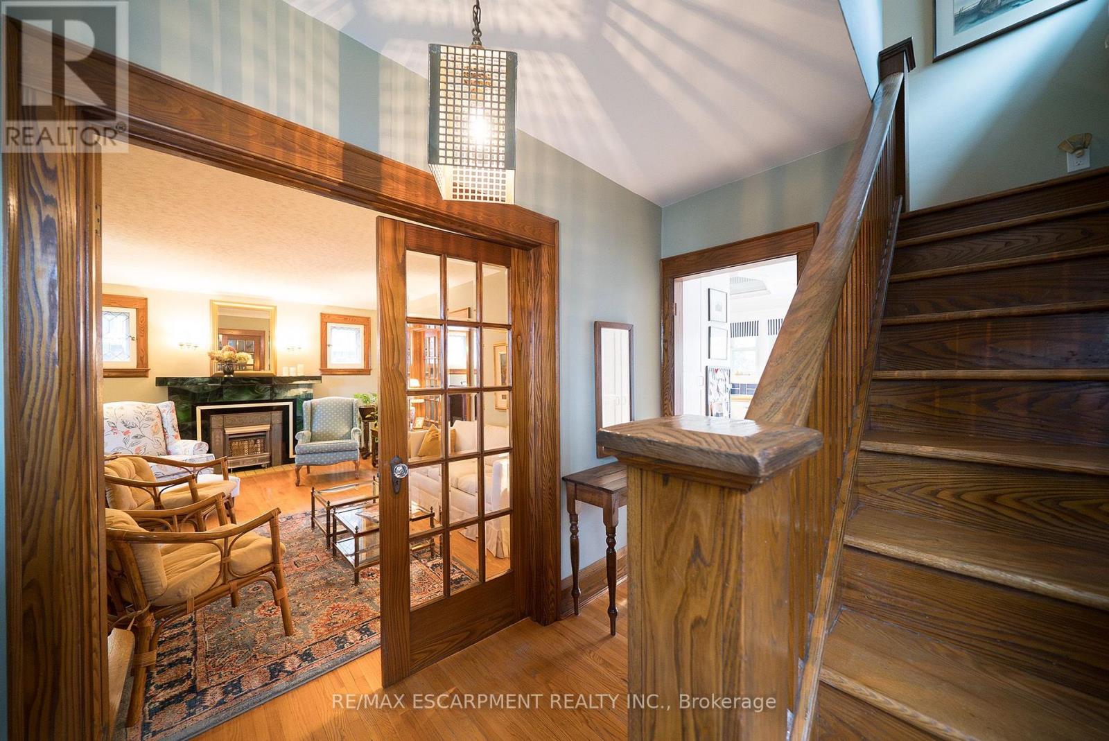 354 West Street W Property Photo 5