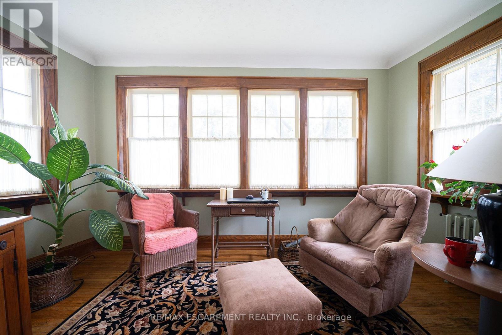 354 West Street W Property Photo 10