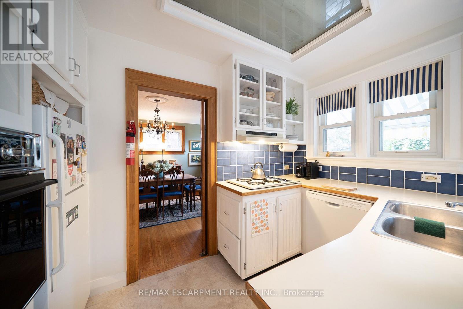 354 West Street W Property Photo 11