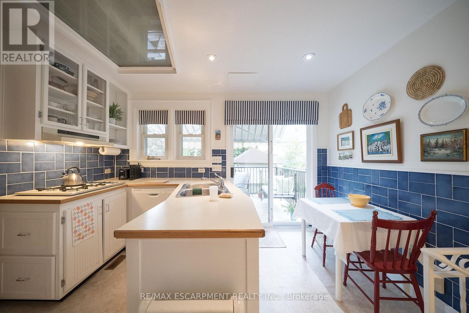 354 West Street W Property Photo 12