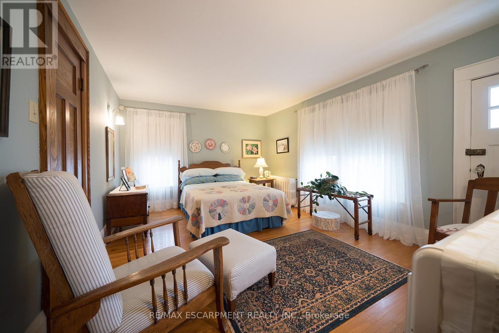 354 West Street W Property Photo 23