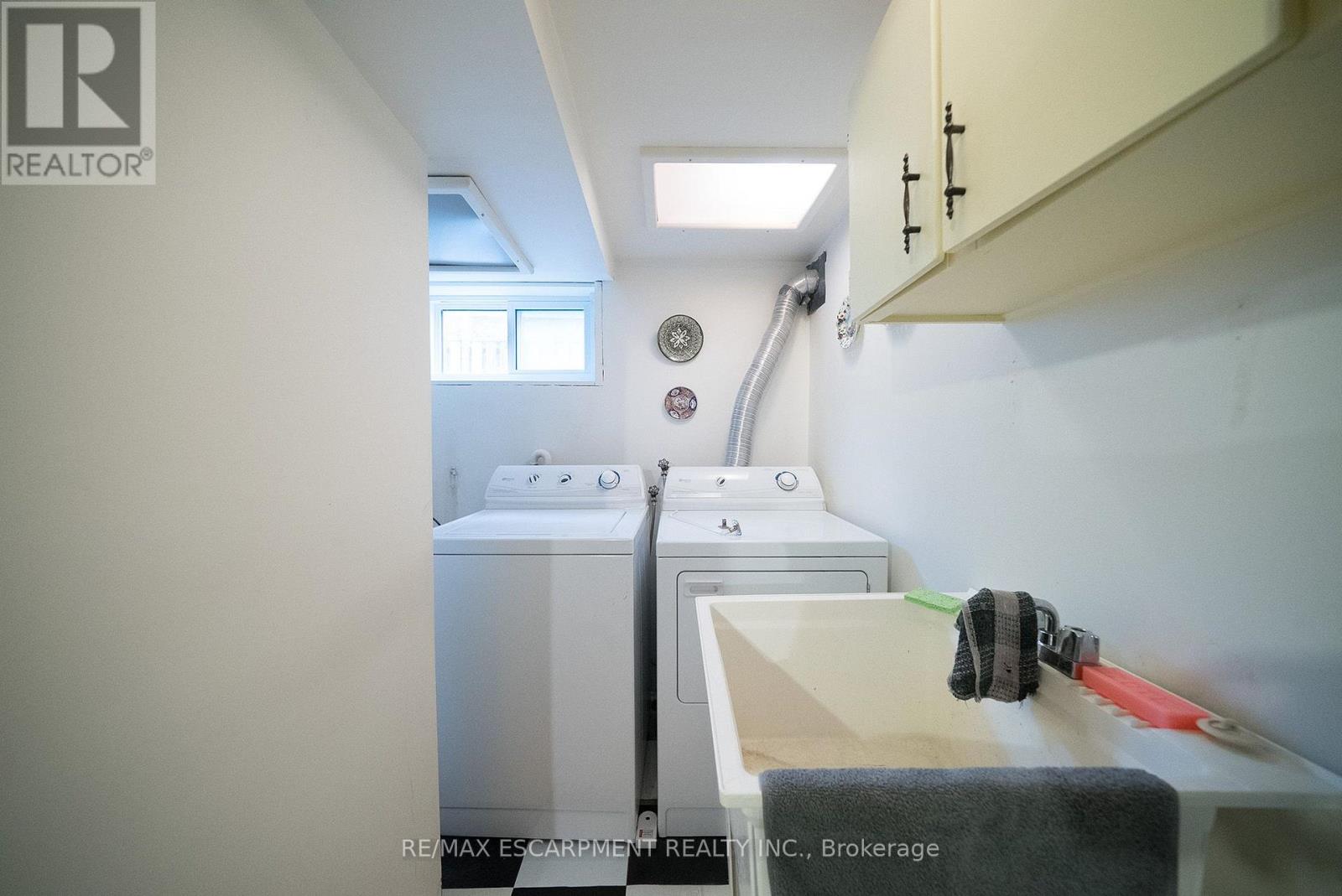 354 West Street W Property Photo 32