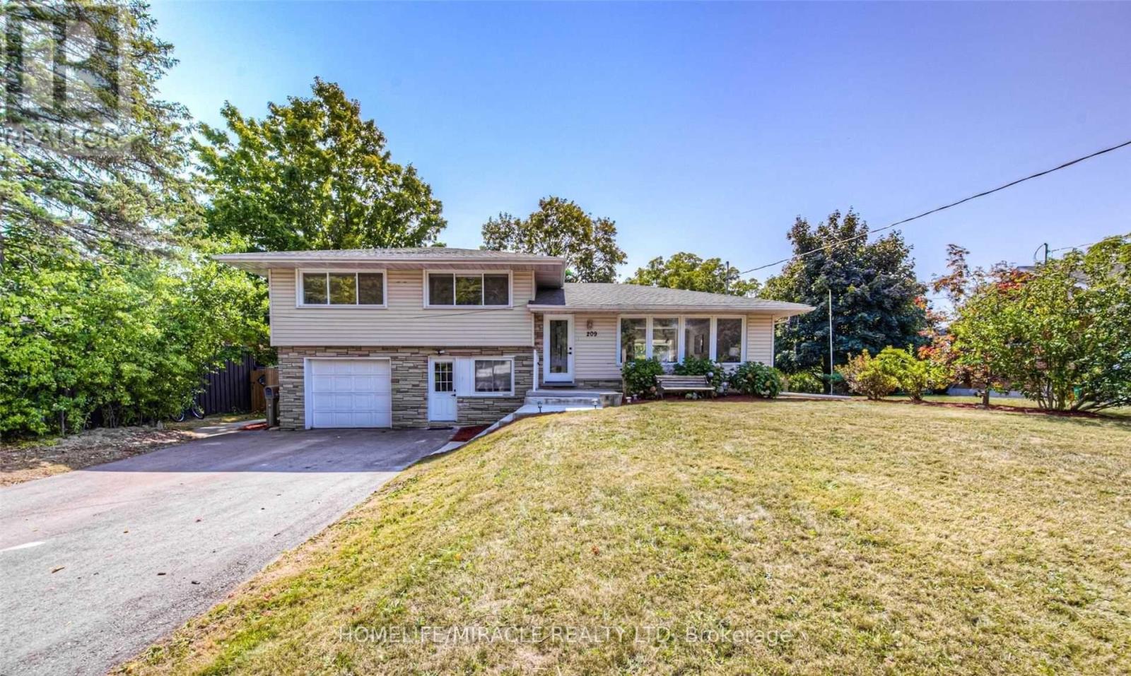 Lower - 209 Greenbrook Drive Property Photo 1