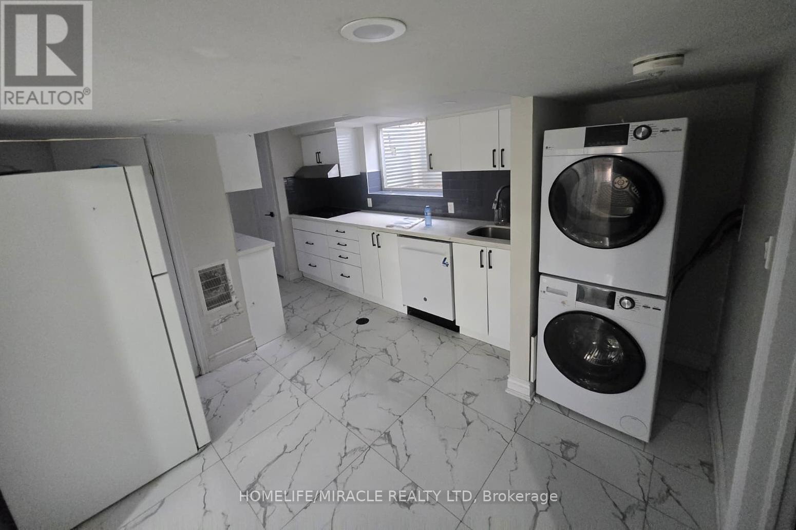 Lower - 209 Greenbrook Drive Property Photo 6