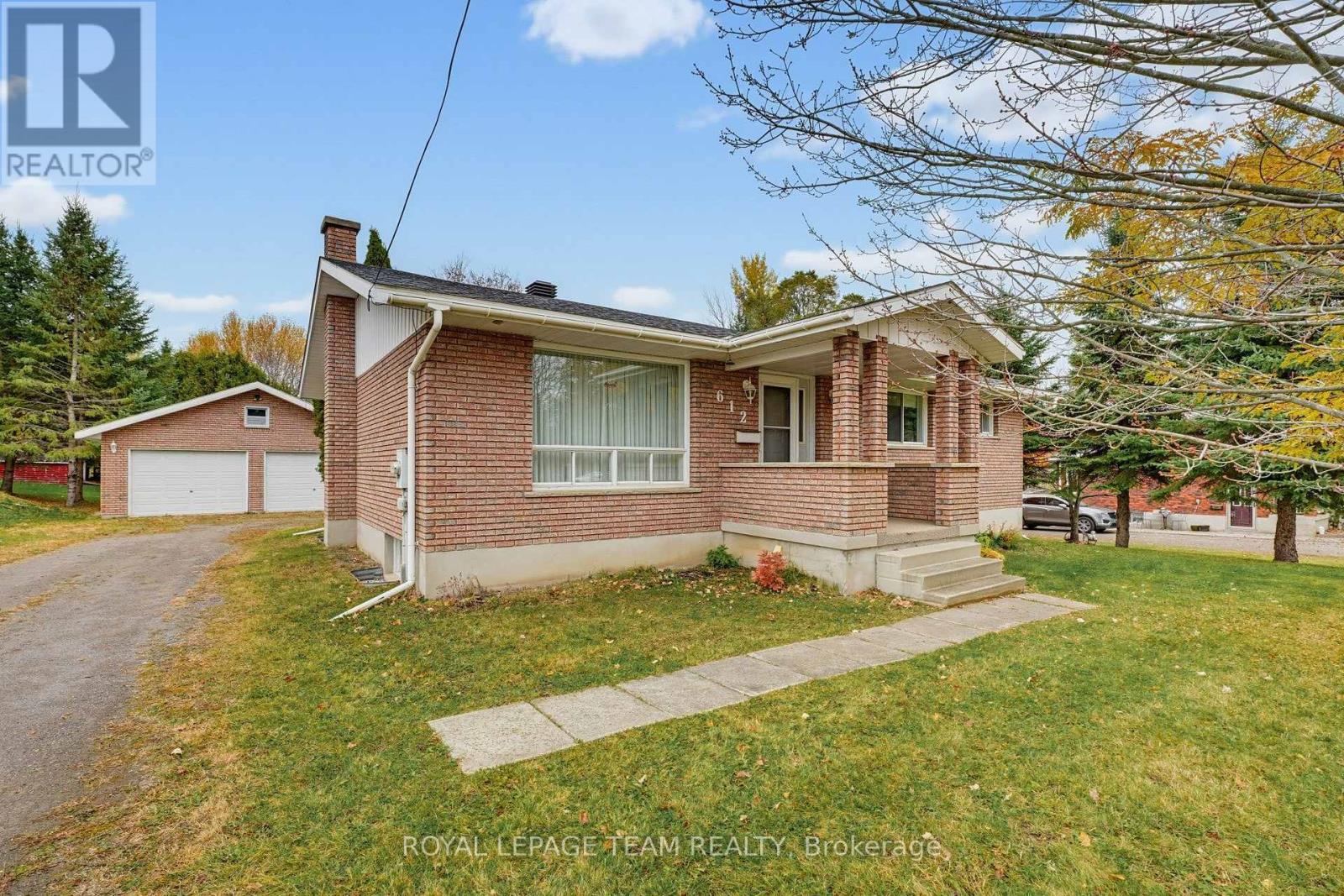 612 ELGIN STREET