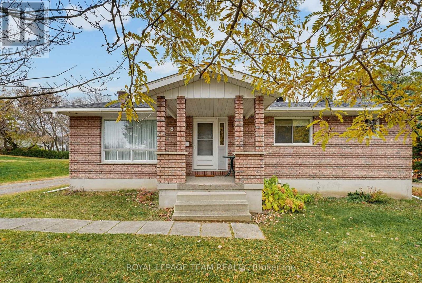 612 Elgin Street Property Photo 3