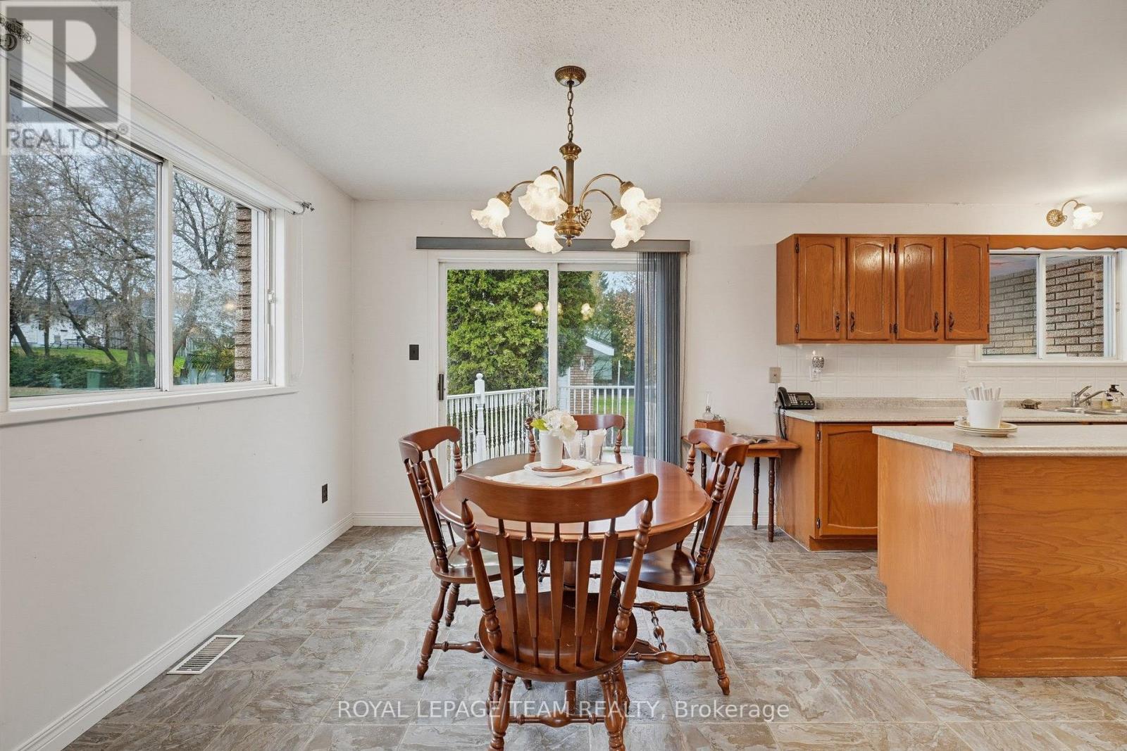 612 Elgin Street Property Photo 10