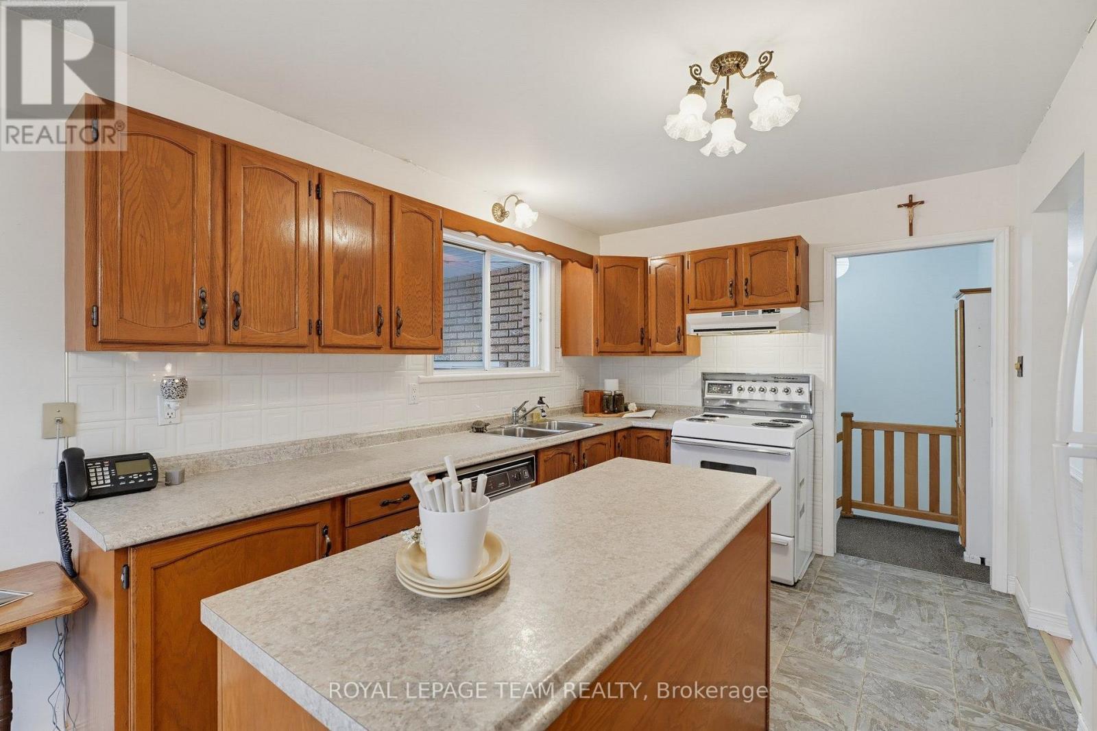 612 Elgin Street Property Photo 12