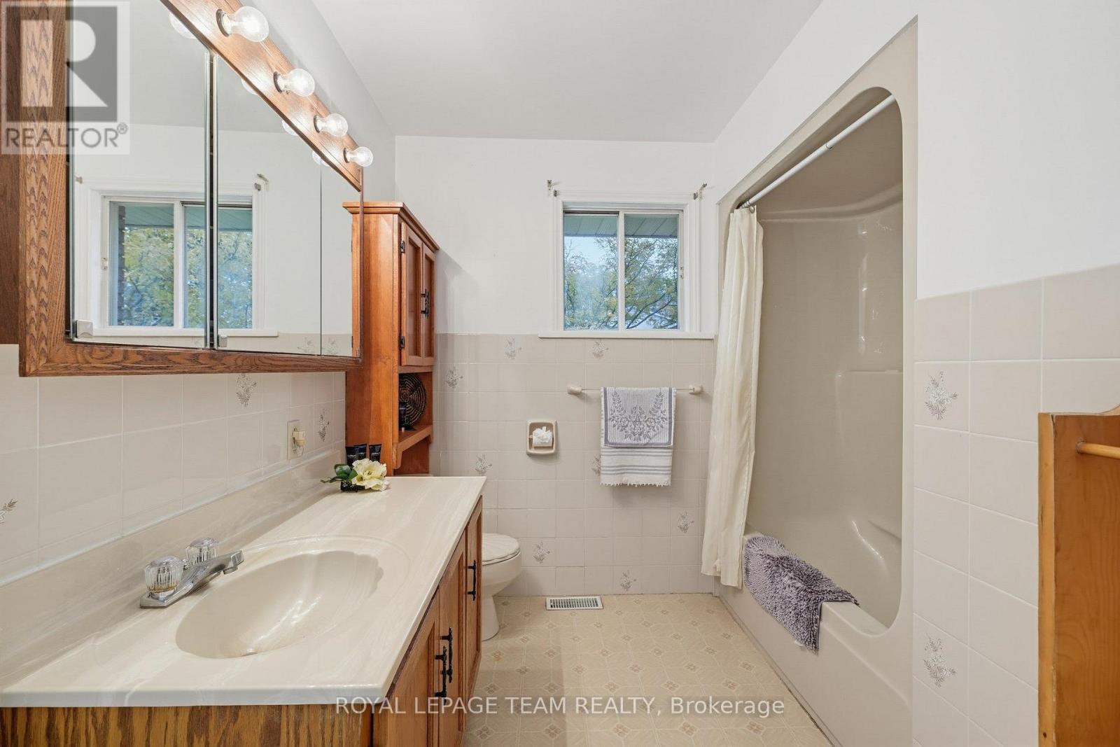 612 Elgin Street Property Photo 18