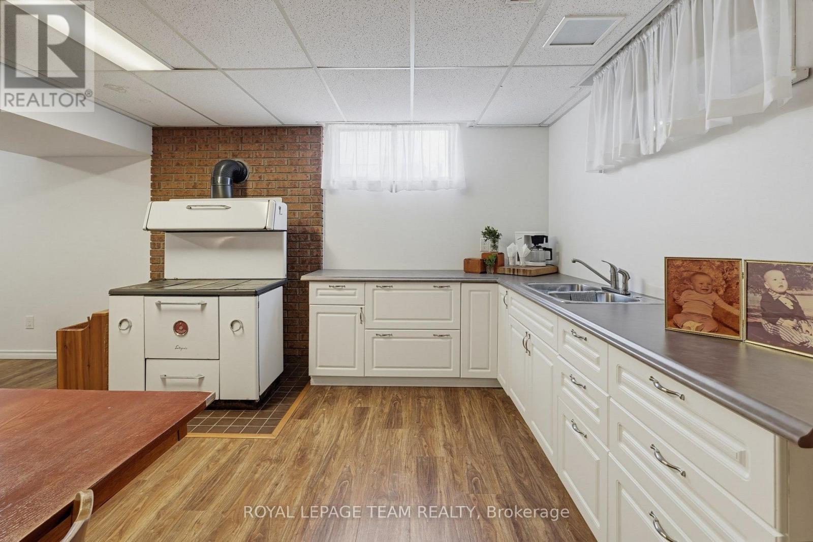 612 Elgin Street Property Photo 22
