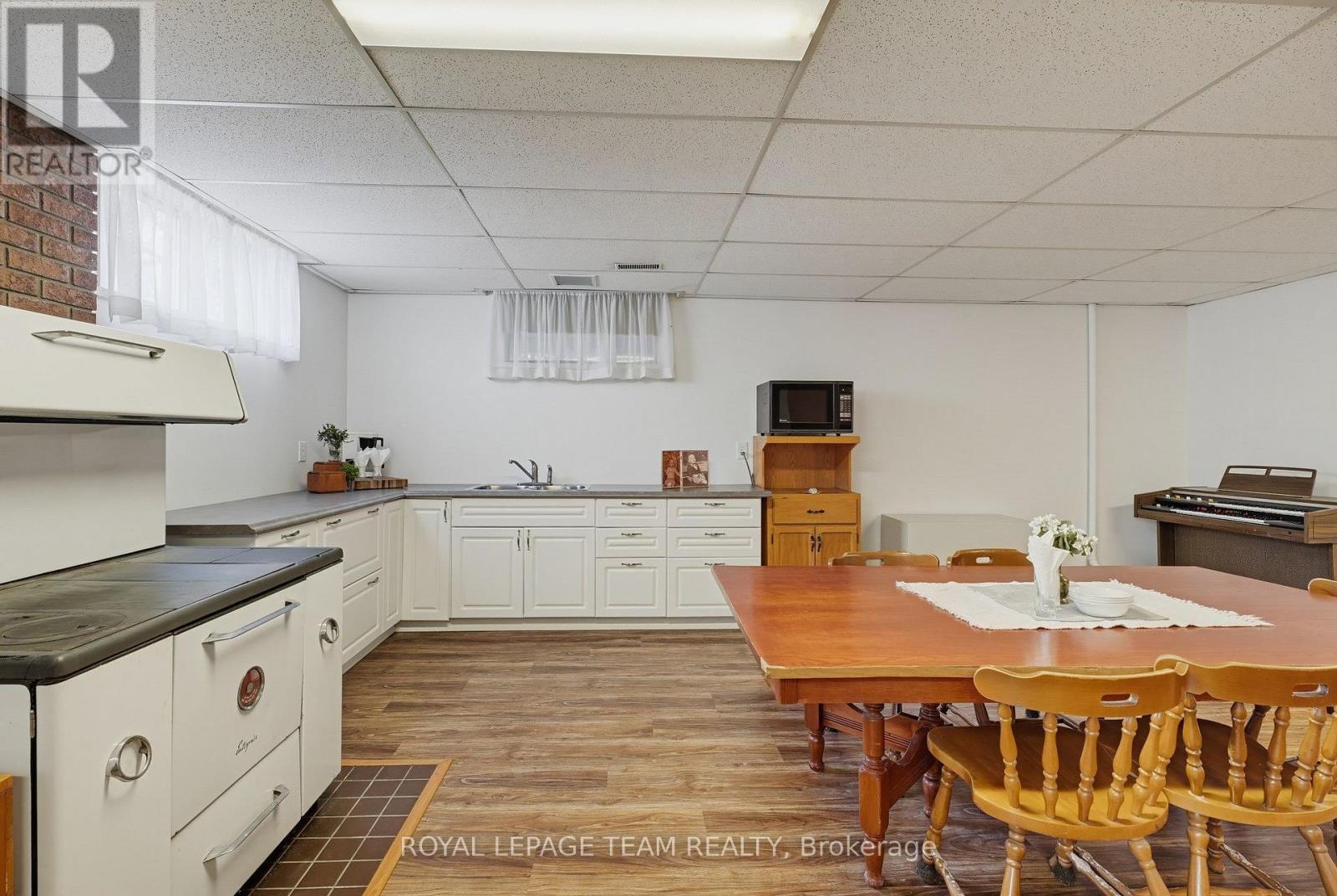 612 Elgin Street Property Photo 26