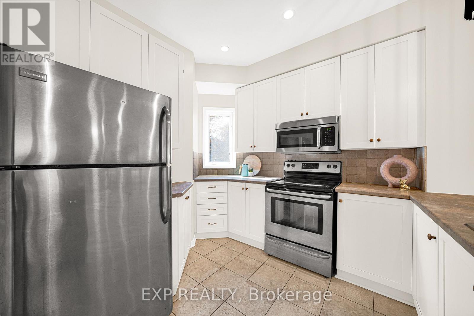 1091 Georgeton Private Property Photo 11