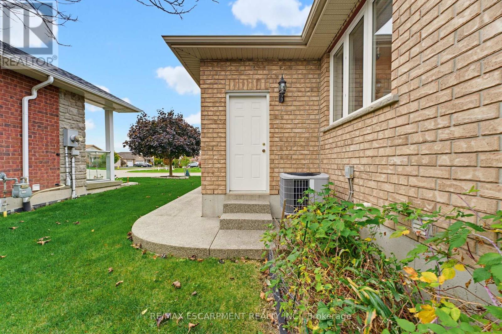 39 Oak Crescent Property Photo 37