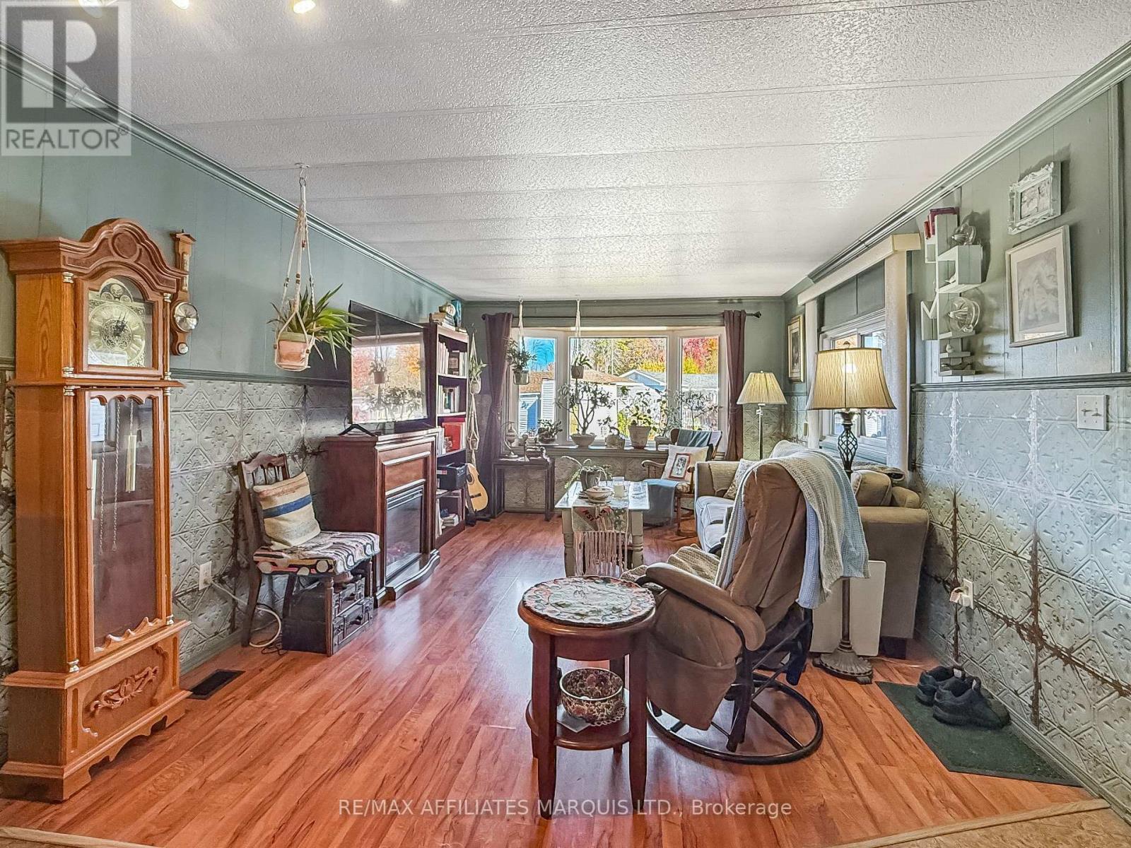 15 - 2155 Tollgate Road W Property Photo 4