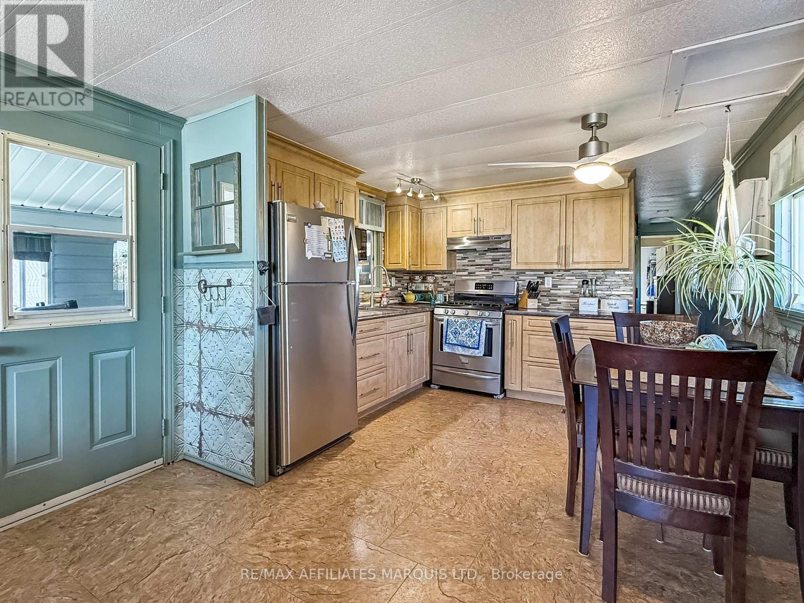 15 - 2155 Tollgate Road W Property Photo 7