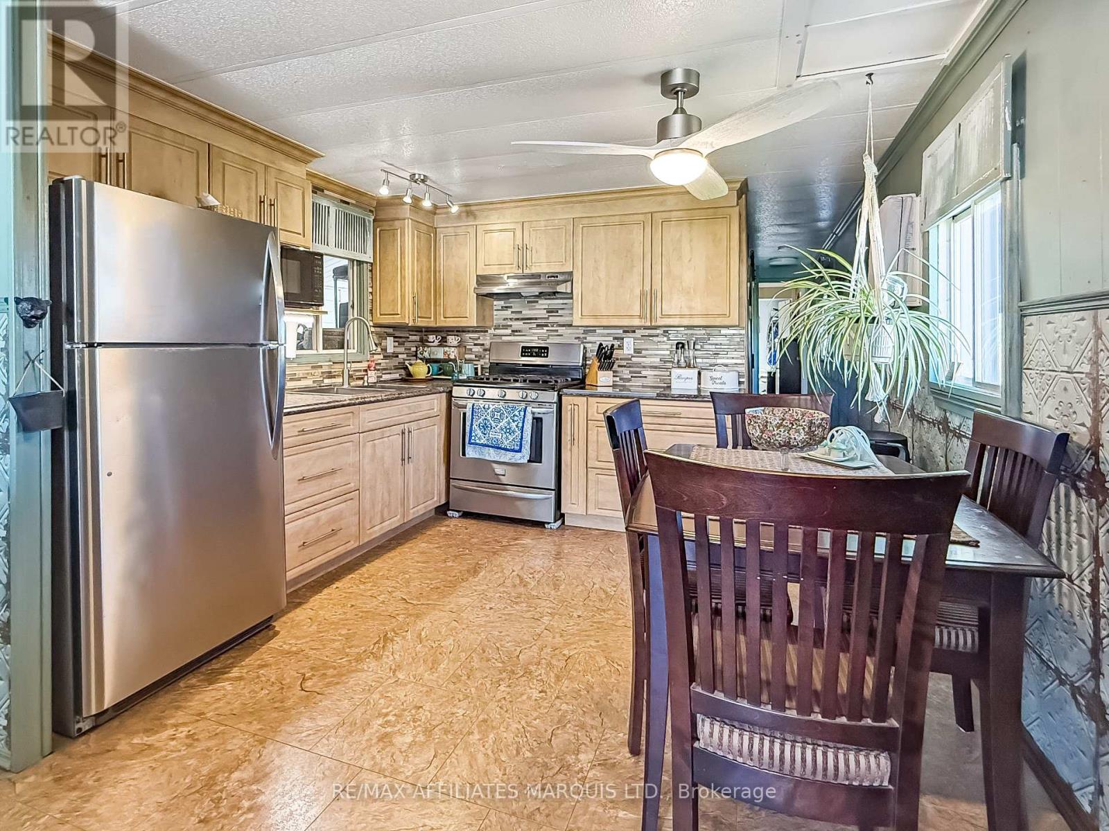 15 - 2155 Tollgate Road W Property Photo 8
