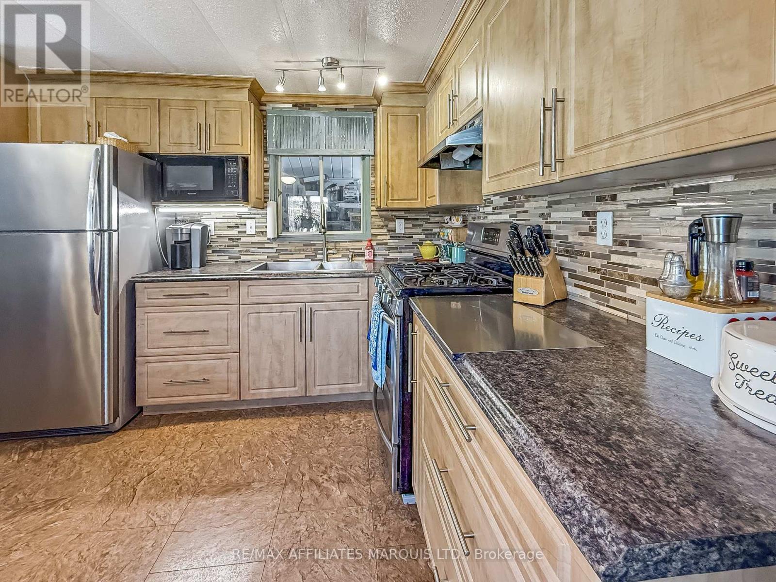 15 - 2155 Tollgate Road W Property Photo 10
