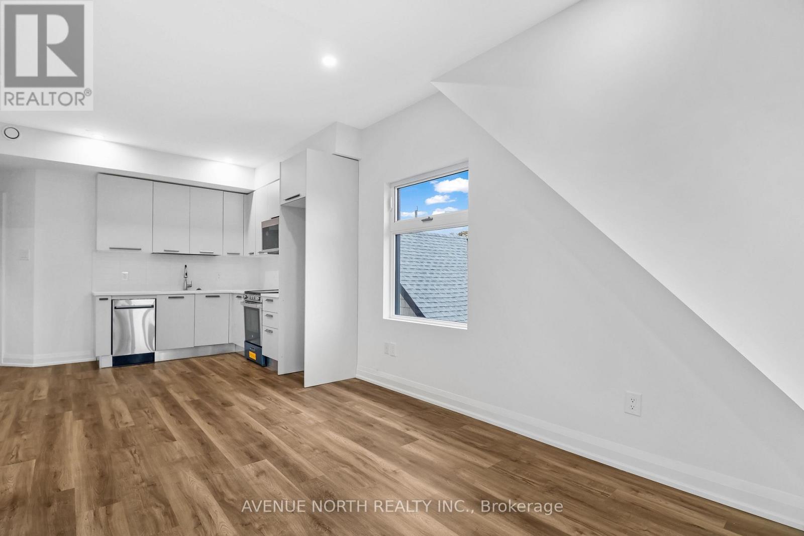203 - 436 Athlone Avenue Property Photo 5