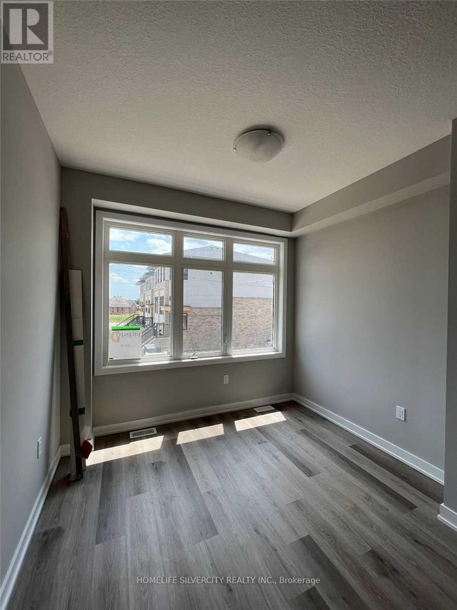 6 - 527 Shaver Road Property Photo 10