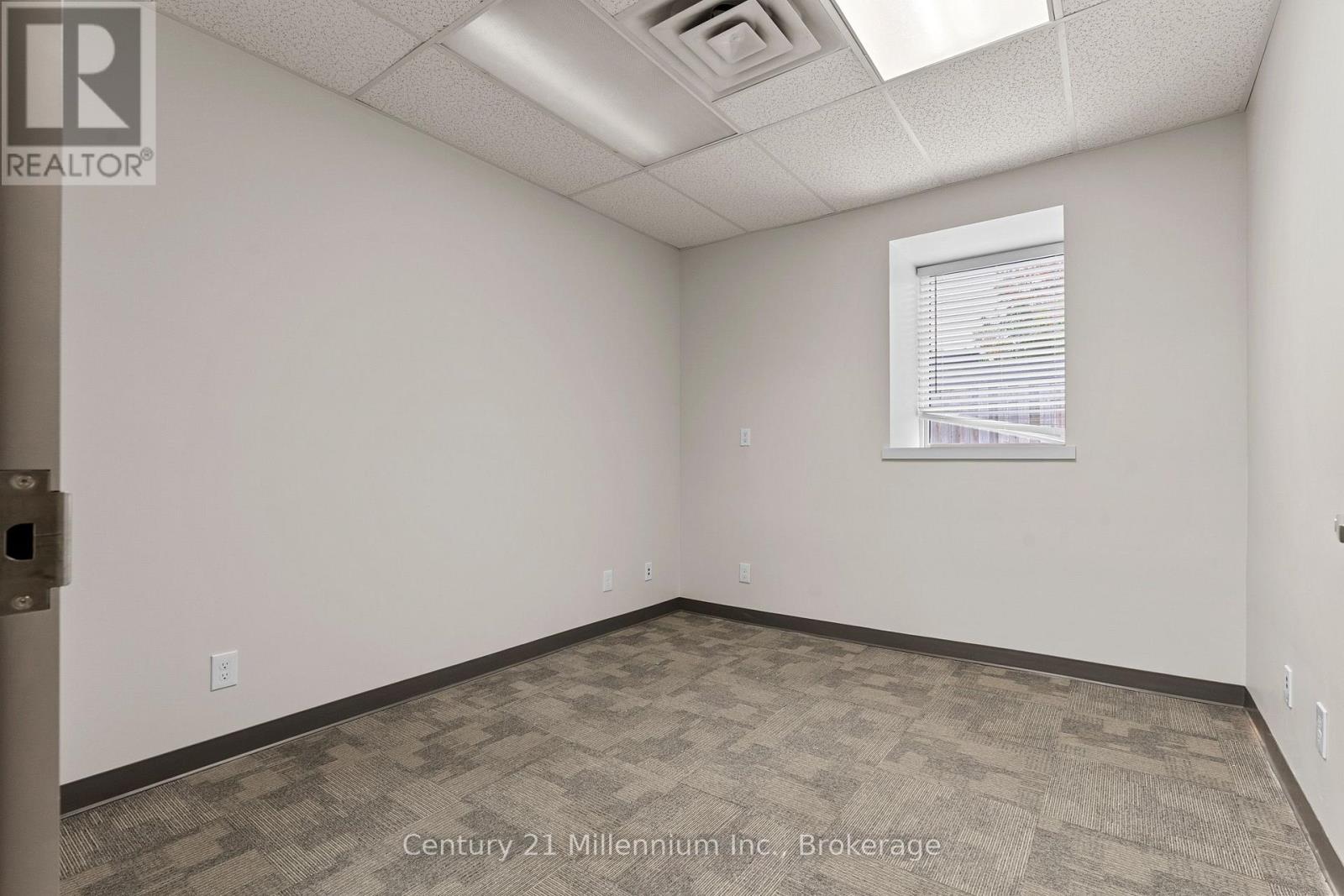 Unit 107 - 345 8th Street E Property Photo 8