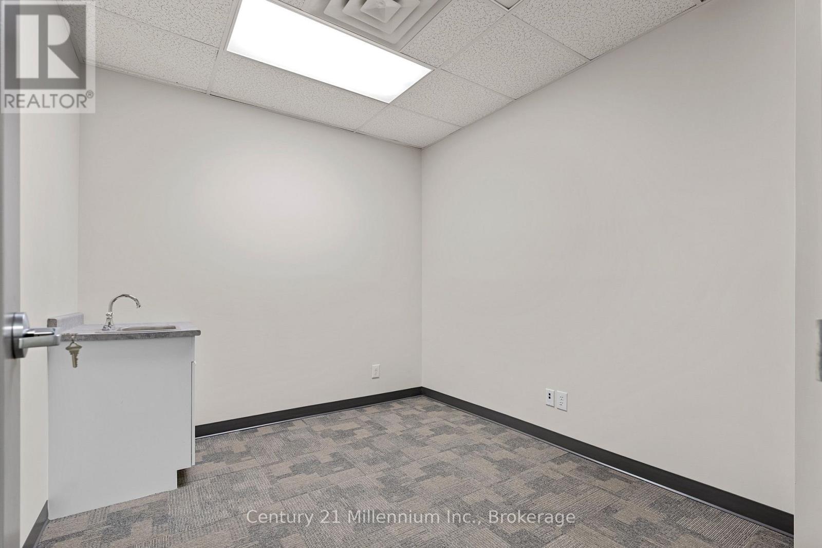 Unit 107 - 345 8th Street E Property Photo 9