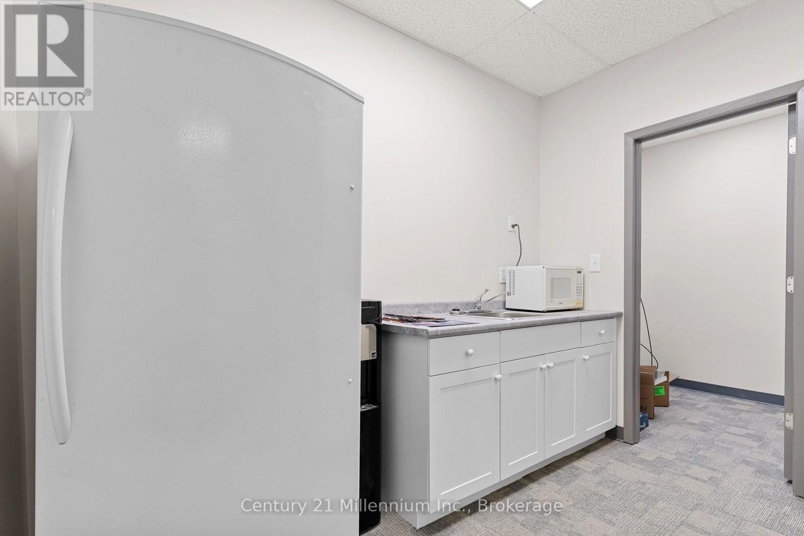 Unit 107 - 345 8th Street E Property Photo 12