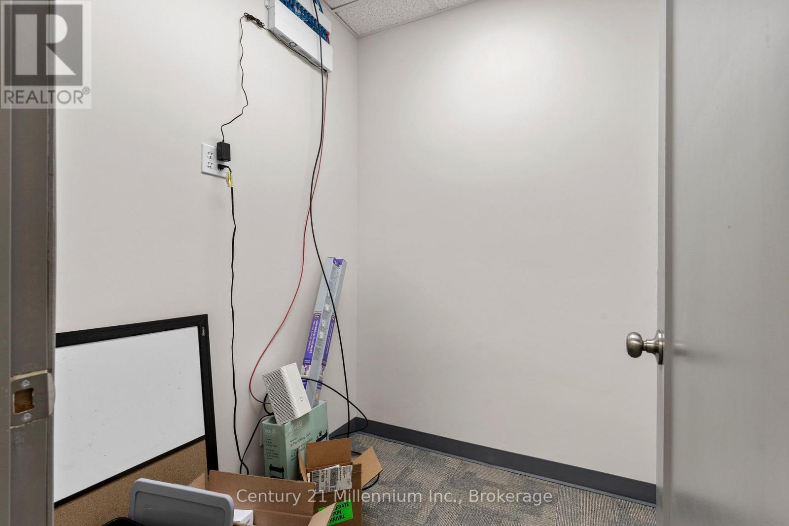 Unit 107 - 345 8th Street E Property Photo 13