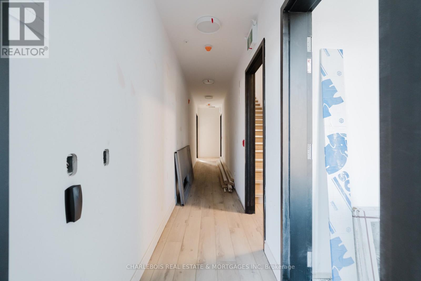 D - 830 St Laurent Boulevard Property Photo 3