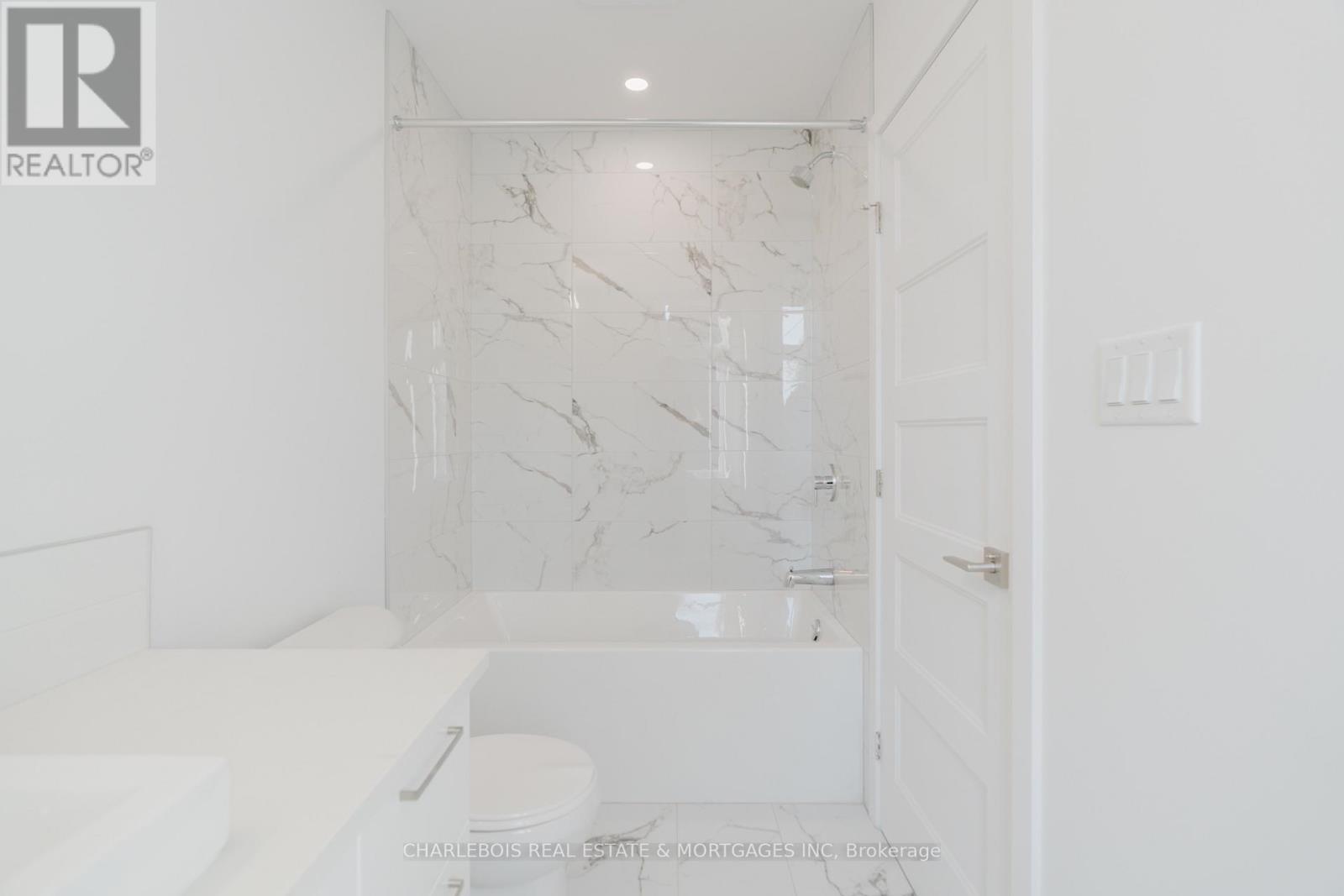 D - 830 St Laurent Boulevard Property Photo 17