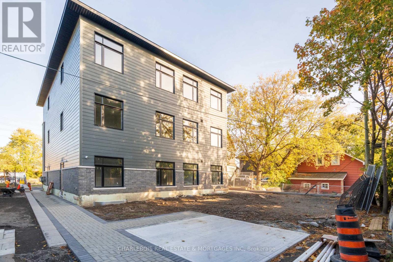 D - 830 St Laurent Boulevard Property Photo 20