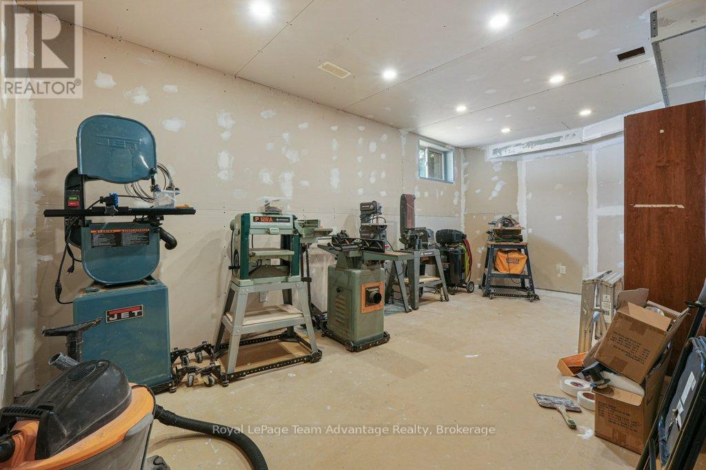 12 Taylor Crescent Property Photo 37