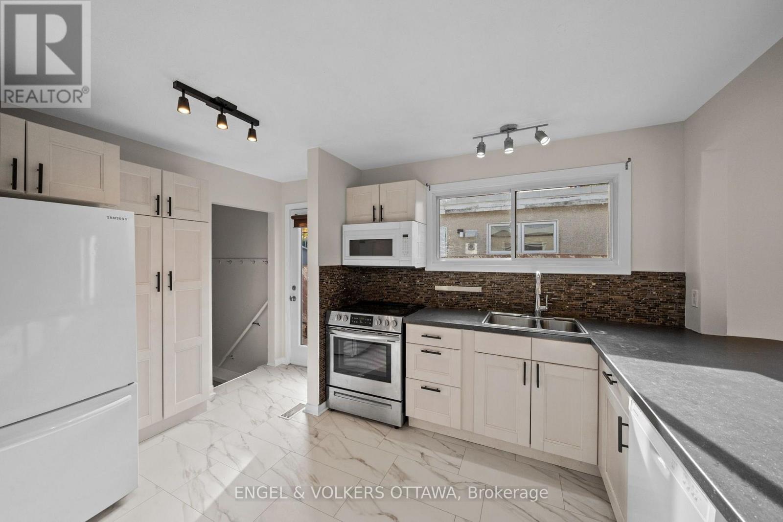 50 Solva Drive Property Photo 15