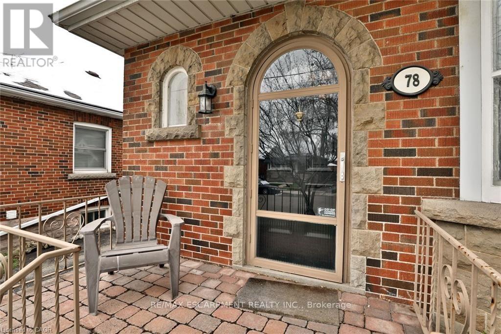 78 Cameron Avenue S Property Photo 2