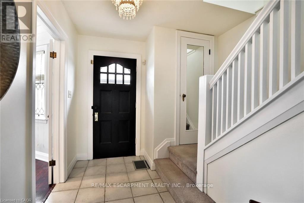 78 Cameron Avenue S Property Photo 3