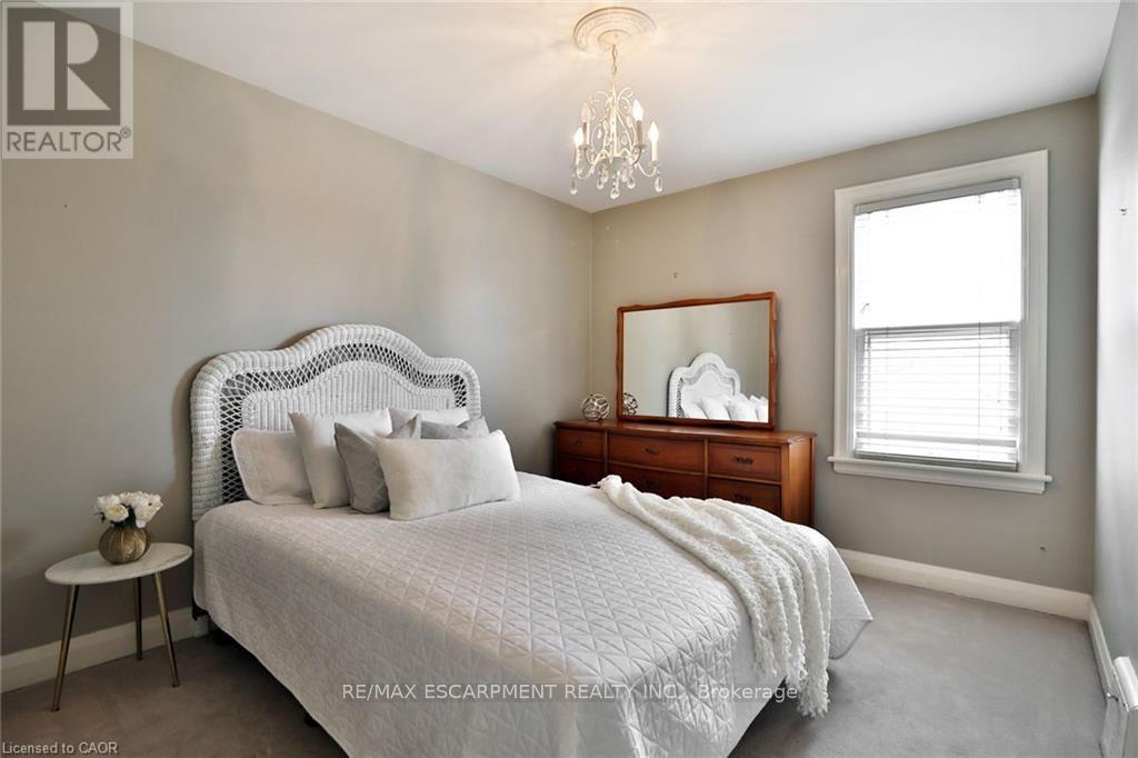 78 Cameron Avenue S Property Photo 17
