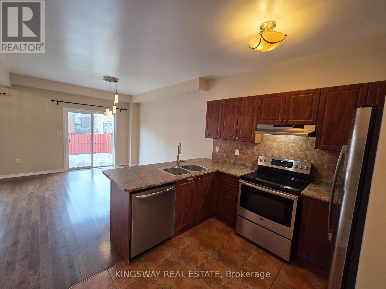 28 Tidemore Heights Property Photo 5