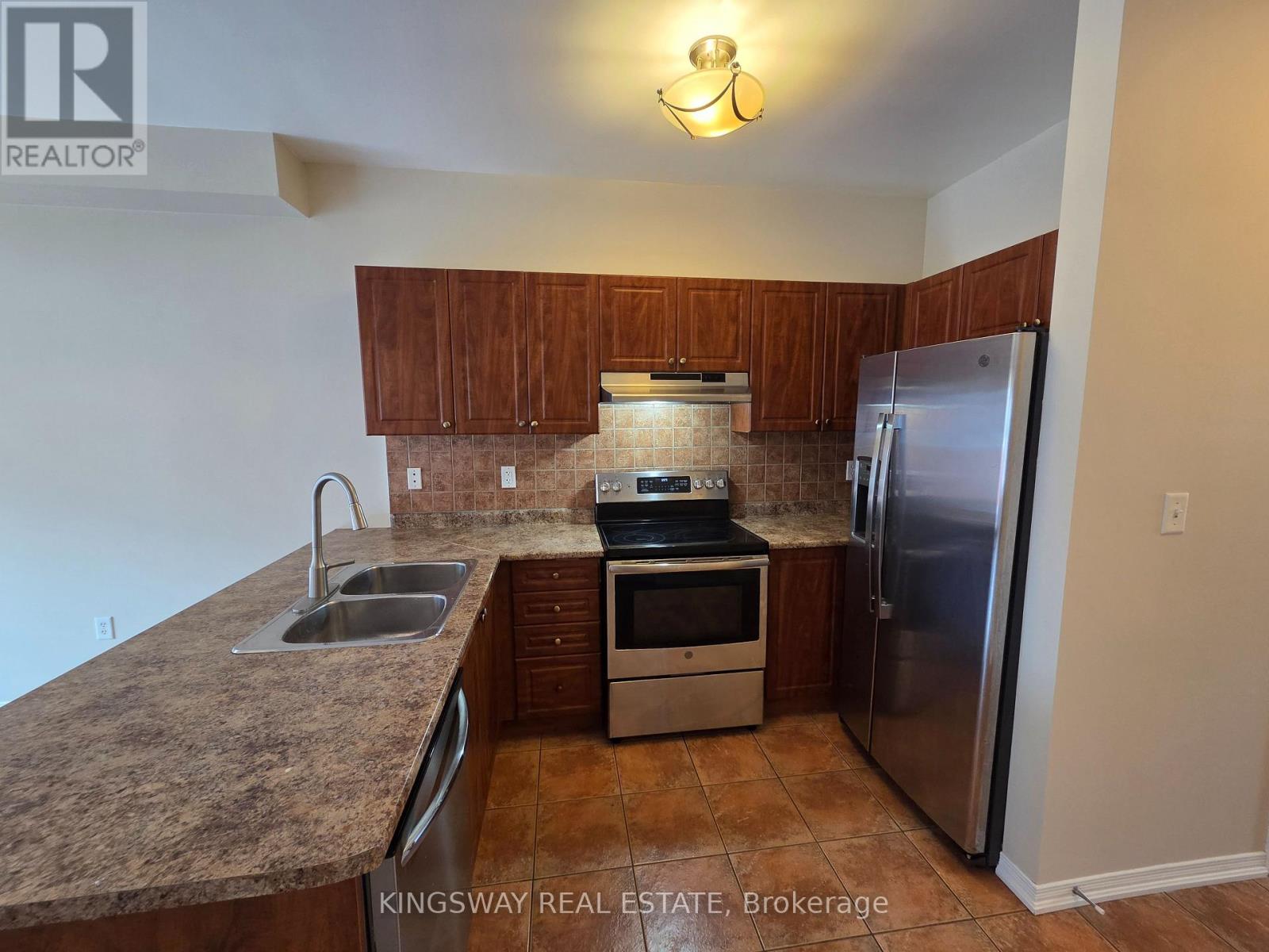 28 Tidemore Heights Property Photo 6