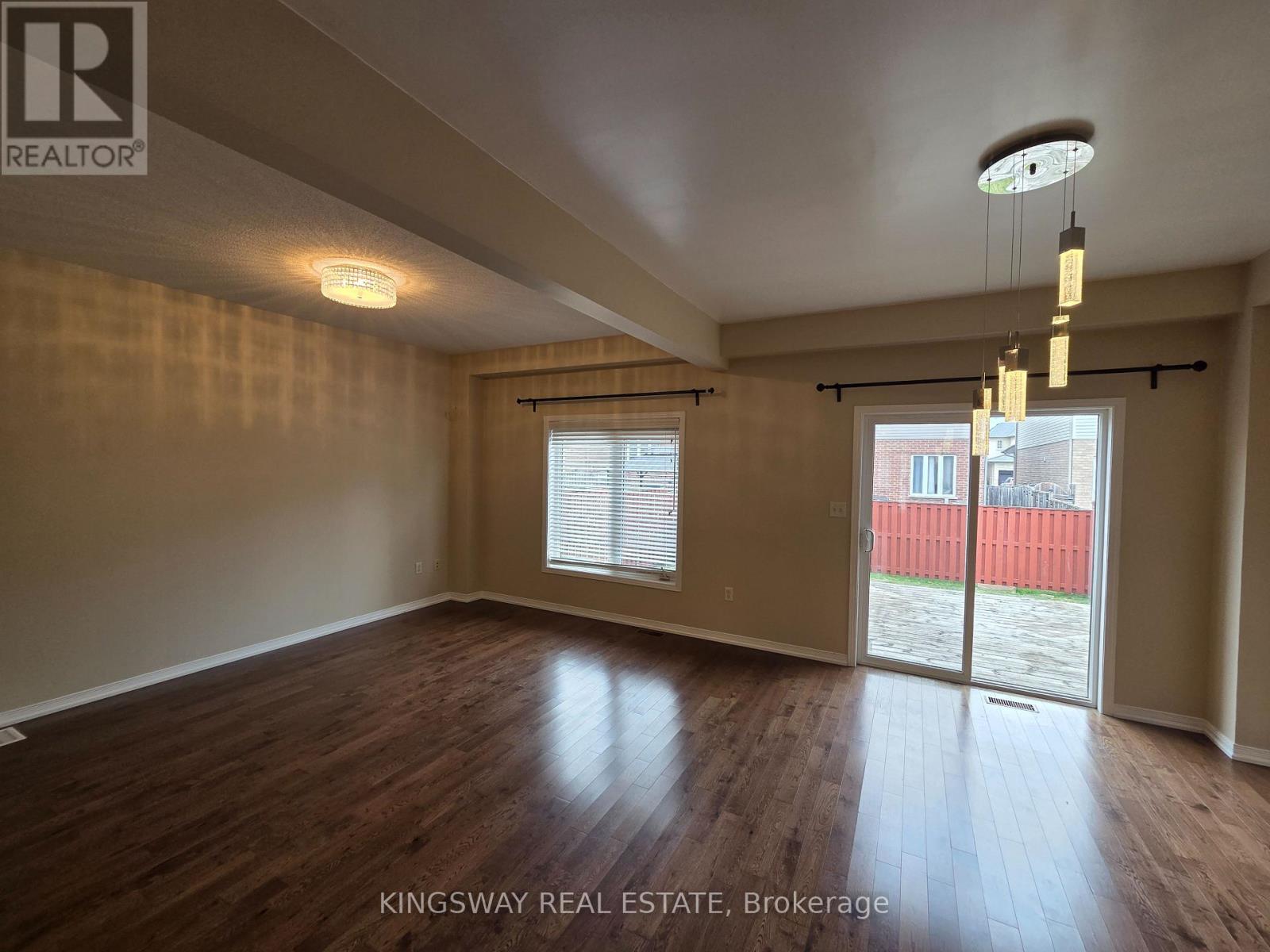 28 Tidemore Heights Property Photo 8