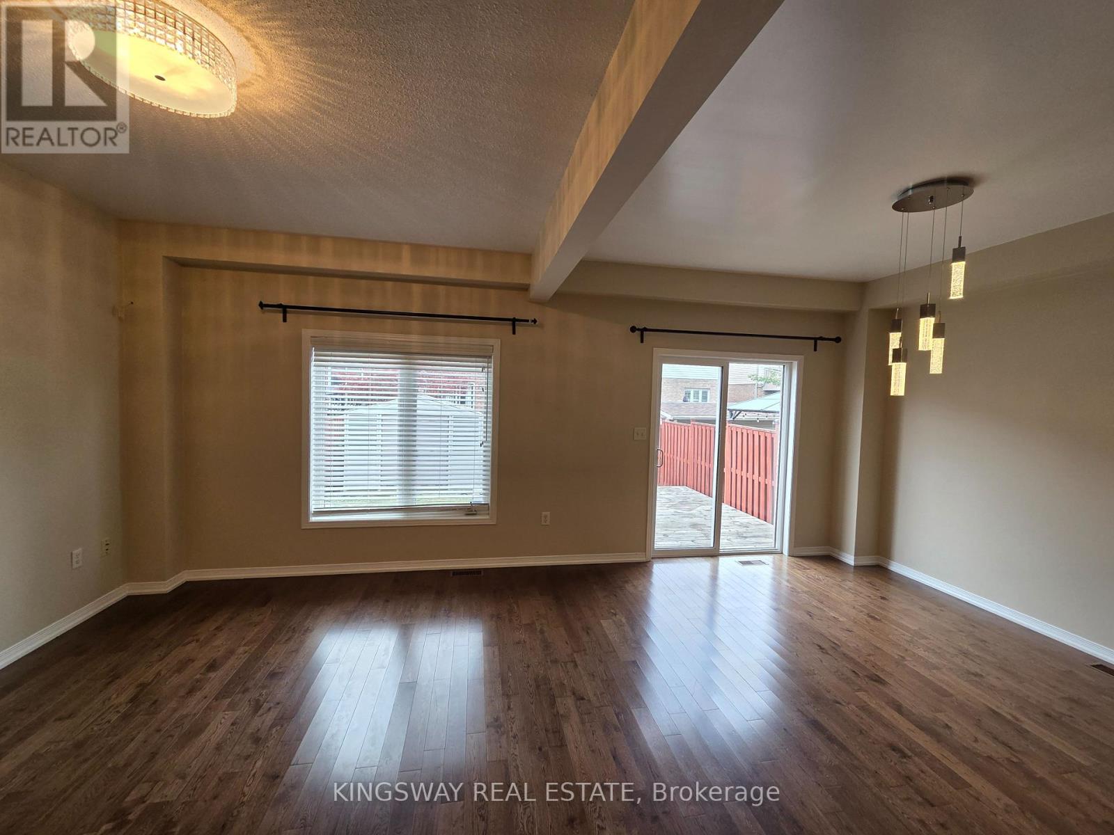 28 Tidemore Heights Property Photo 9