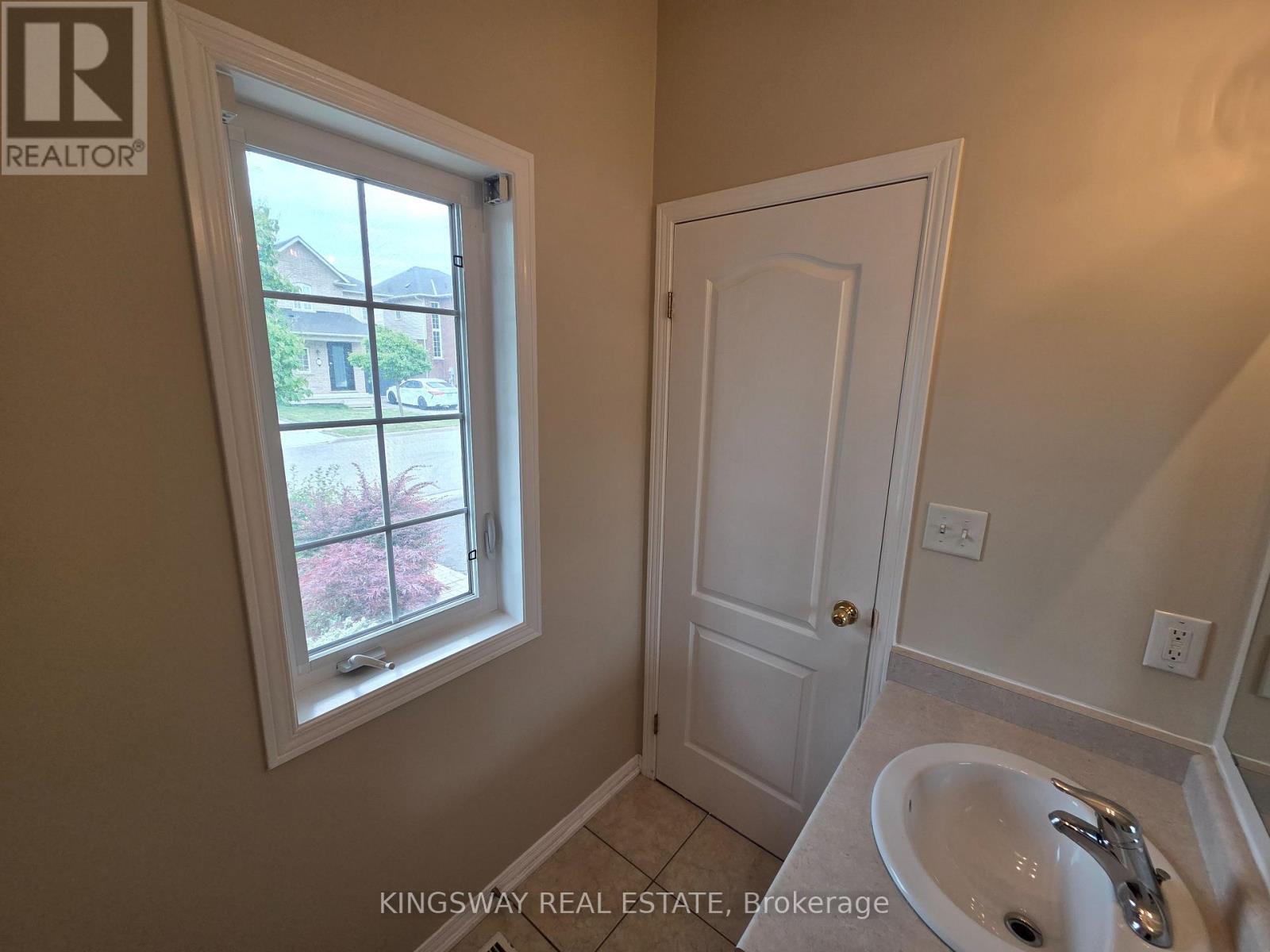 28 Tidemore Heights Property Photo 16