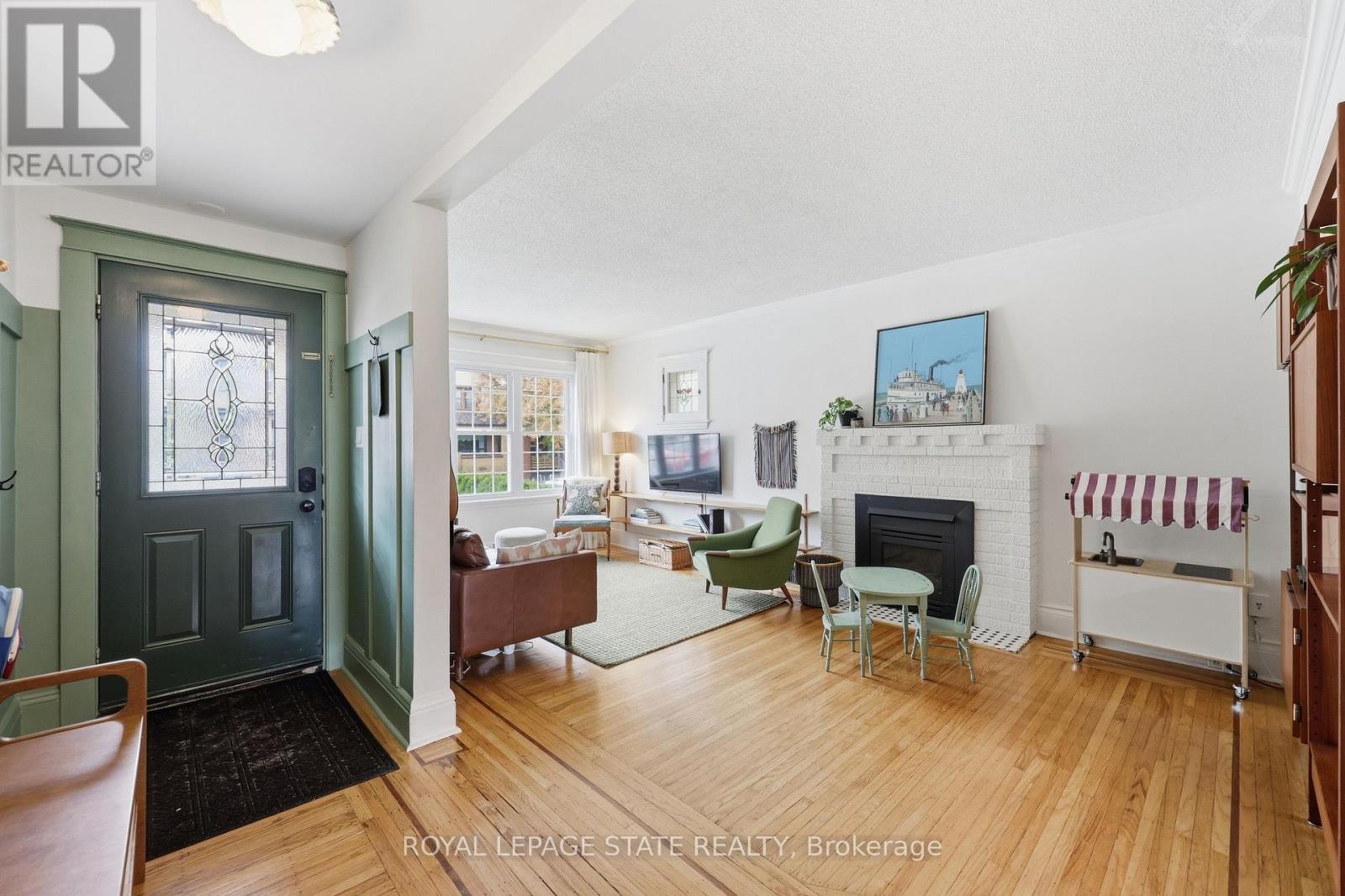 255 Ottawa Street S Property Photo 9