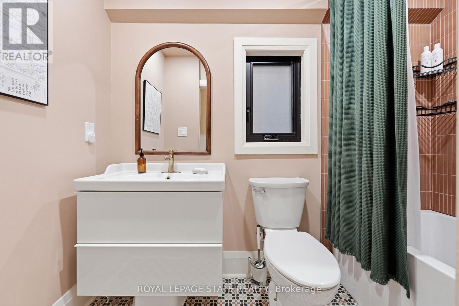 255 Ottawa Street S Property Photo 23