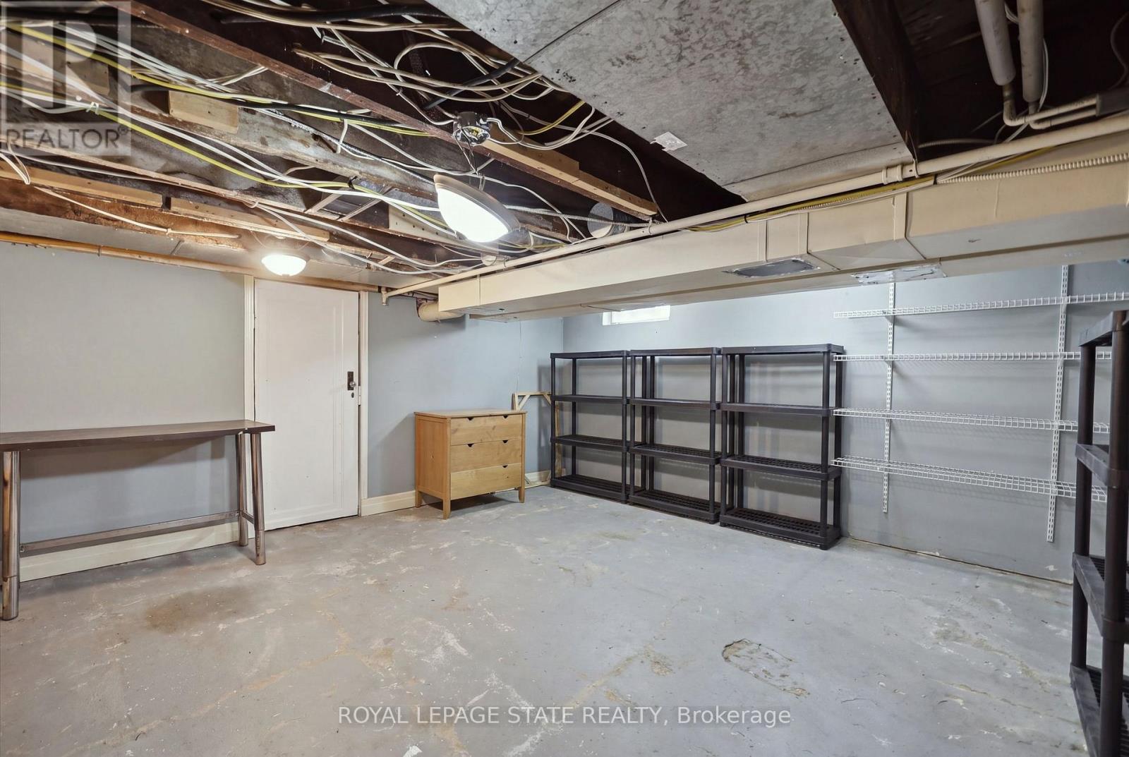 255 Ottawa Street S Property Photo 26