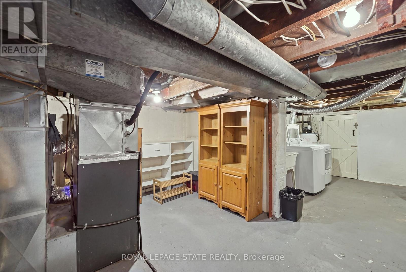 255 Ottawa Street S Property Photo 27