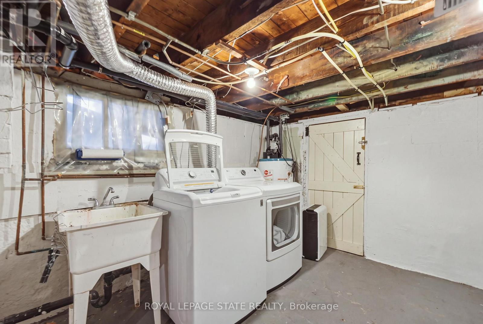 255 Ottawa Street S Property Photo 28