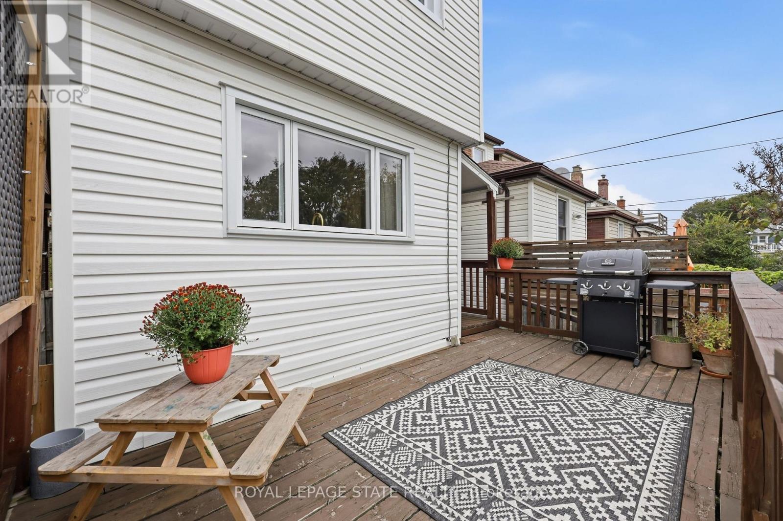 255 Ottawa Street S Property Photo 30