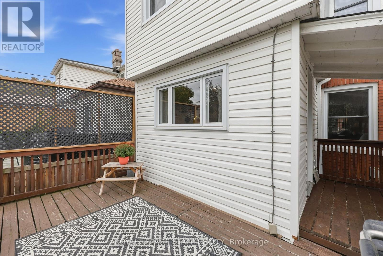 255 Ottawa Street S Property Photo 31