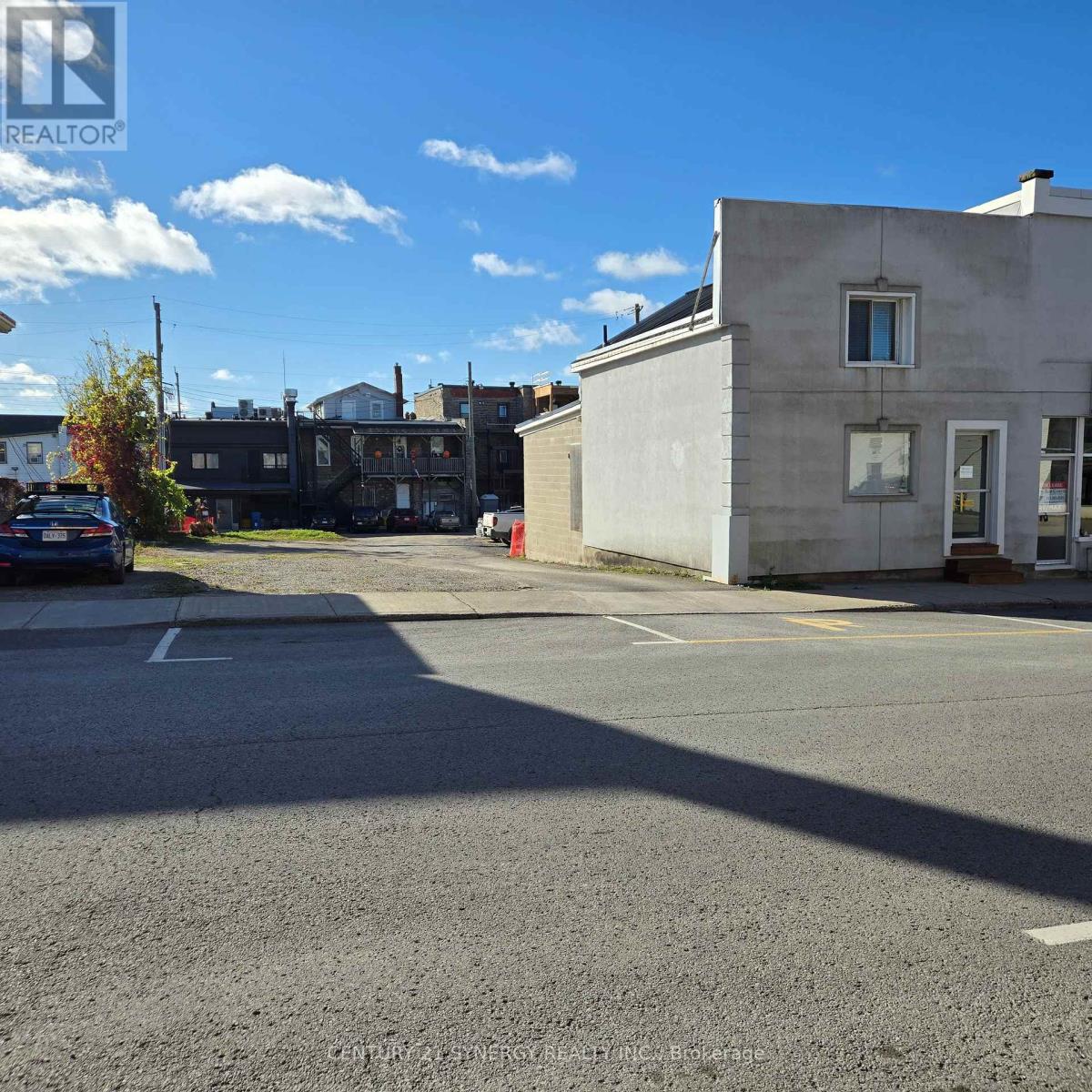 7 WILLIAM STREET E Property Photo 1