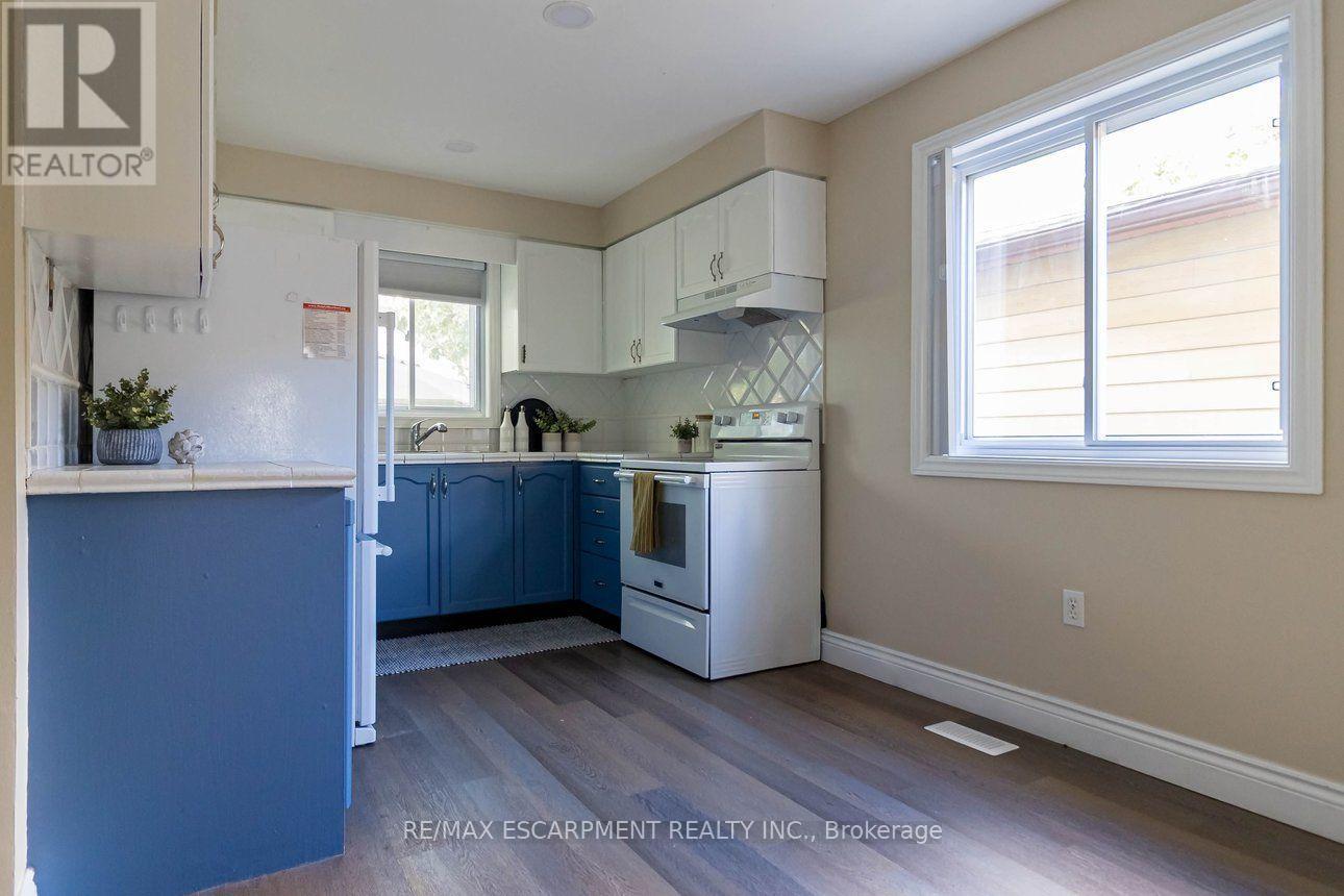 336 Jackson Street W Property Photo 14